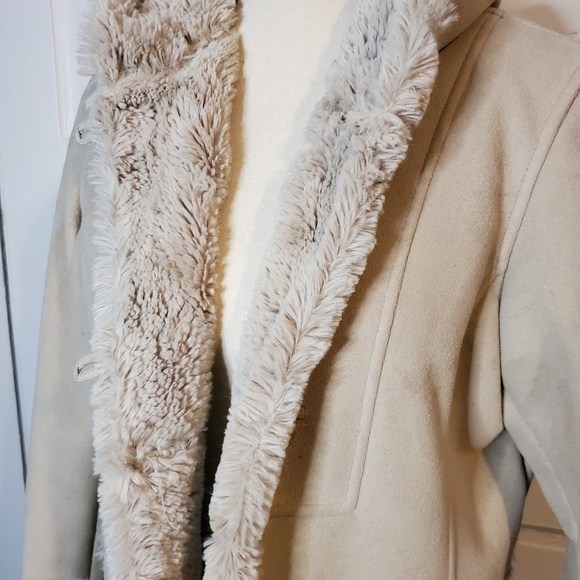 Jones New York Small Suade & Faux Fur Coat. - Picture 2 of 13